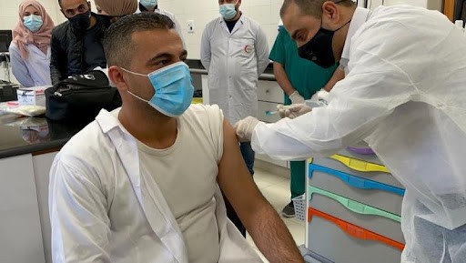 الصحة برام الله تُصدر تنويهاً بشأن تطعيم الكوادر الصحية بالجرعة الثالثة