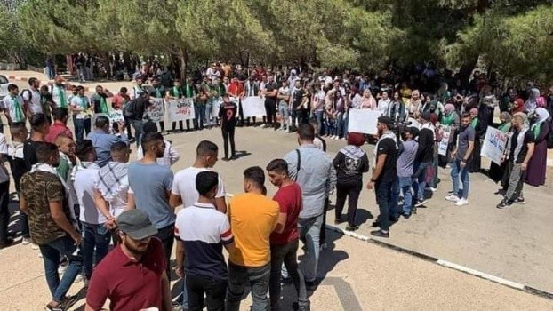 الكتل الطلابية في "بيرزيت" تنظم وقفة تنديدًا بجريمة الاحتلال بجنين