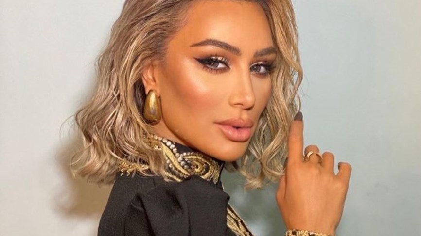 شاهدوا | النجمة اللبنانية "مايا دياب" بالحجاب في شوارع بيروت وهذه التفاصيل الكاملة