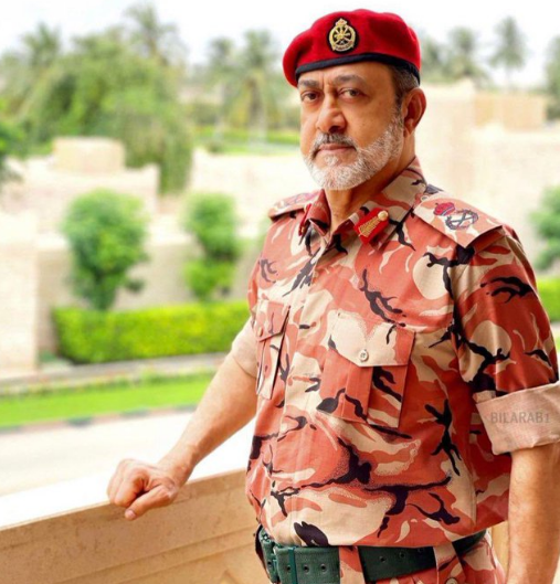 صورة السلطان هيثم بالزي العسكري تثير جدلا .. هل عسكري ؟