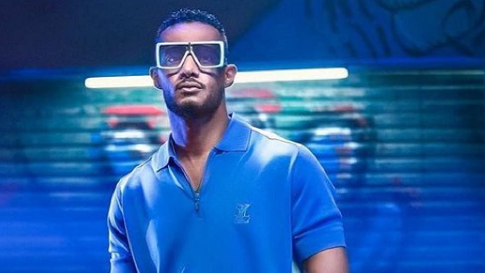 شاهدوا | ممثل إفلام إباحية إيطالي شهير يورط  الفنان المصري "محمد رمضان".. ما القصة