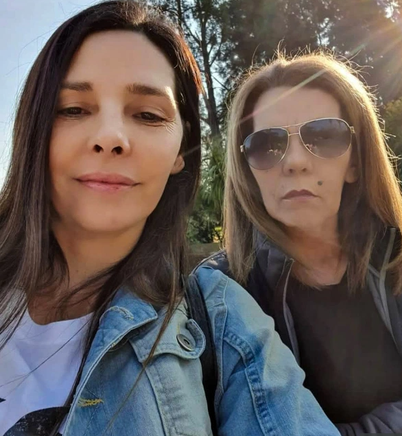 أرجنتينية تقابل والدتها بعد 20 عاما من الفراق بعد بيع جدتها لها