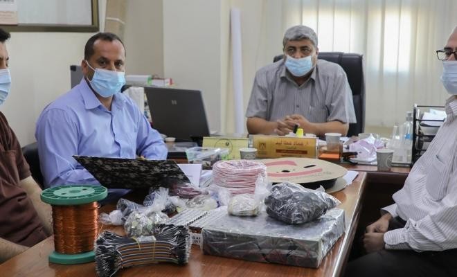 تعليم غزة تُنتج حقائب إلكترونية لتعزيز مبحثي العلوم والتكنولوجيا