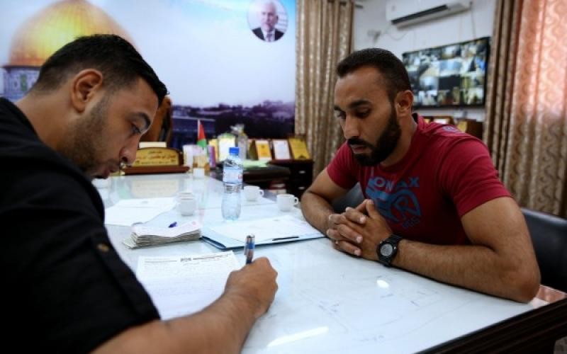 شرطي يُعيد شيكات مفقودة بـ4 ملايين شيكل لصاحبها بغزة