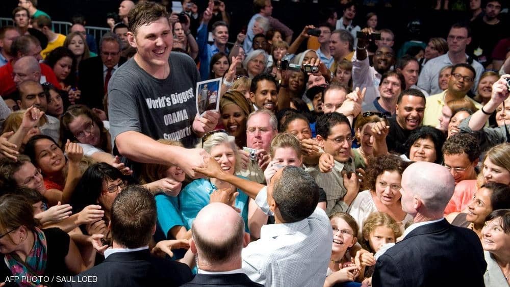 وفاة أطول رجل بالولايات المتحدة "أكبر مؤيد لأوباما"