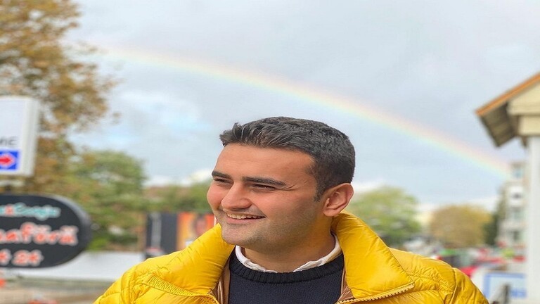 شاهدوا |الشيف التركي"بوراك" يشارك في إخماد حرائق أنطاليا