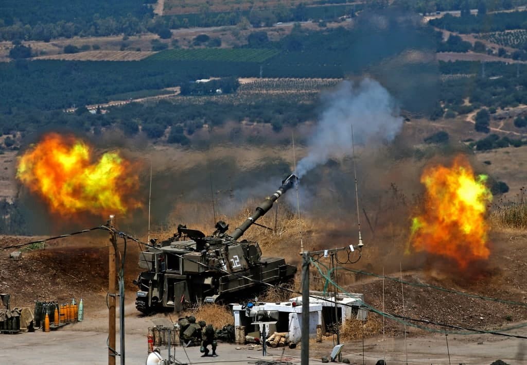 الاحتلال يستهدف جنوب لبنان ردًا على إطلاق الصواريخ شمال الأراضي المحتلة