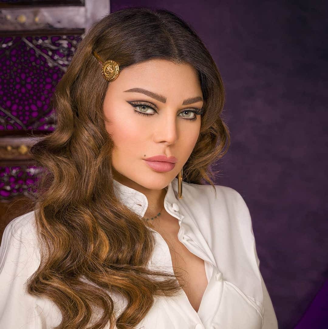 شاهد: النجمة "هيفاء وهبي" خلعت الـ"الهوت شورت" قبل ظهورها على التلفزيون المصري