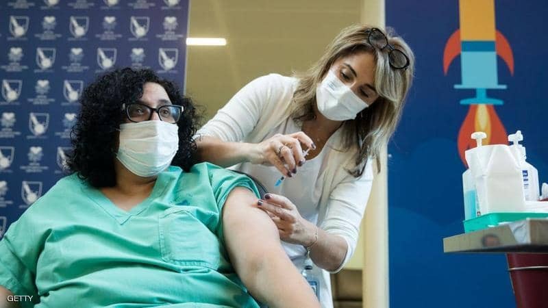 صحة الاحتلال تبدأ التطعيم بالجرعة الرابعة ضد فيروس "كورونا"