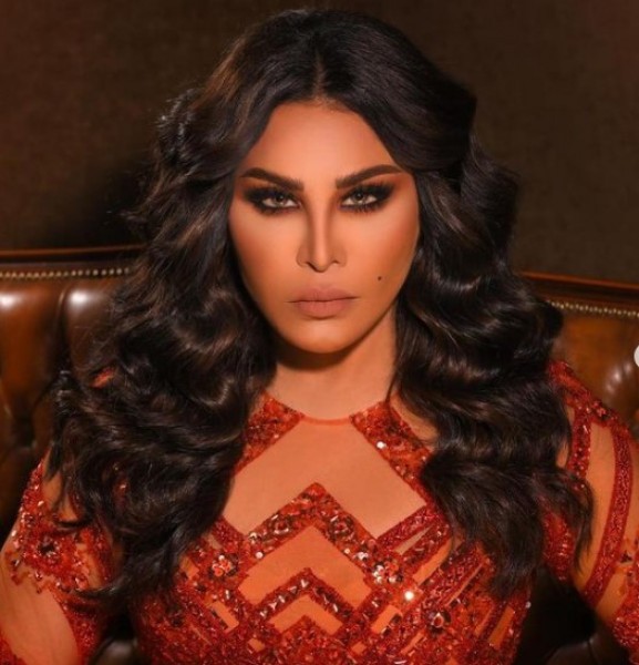 شاهدوا |  الفنانة الإماراتية "أحلام" بإطلالة فرعونية ذهبية