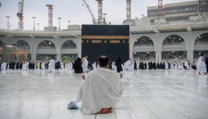 صواعق رعدية وأمطار غزيرة بالحرم المكي