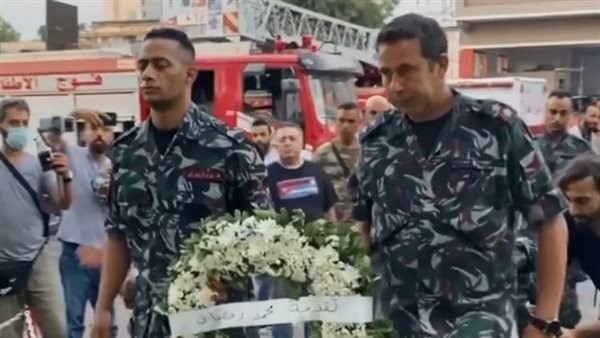 محمد رمضان بالزي العسكري اللبناني لتكريم شهداء مرفأ بيروت