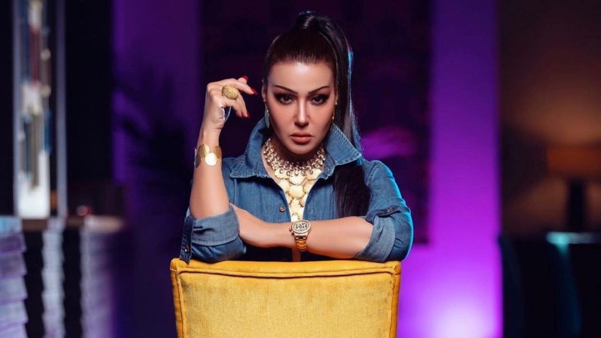 شاهد : الفنانة"سمية الحشاب" مهددة بالشطب من النقابة بسبب تلميحاتها الجنسية المسيئة