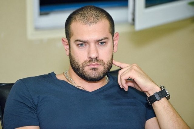 عمرو يوسف داخل أحد مستشفيات 6 أكتوبر