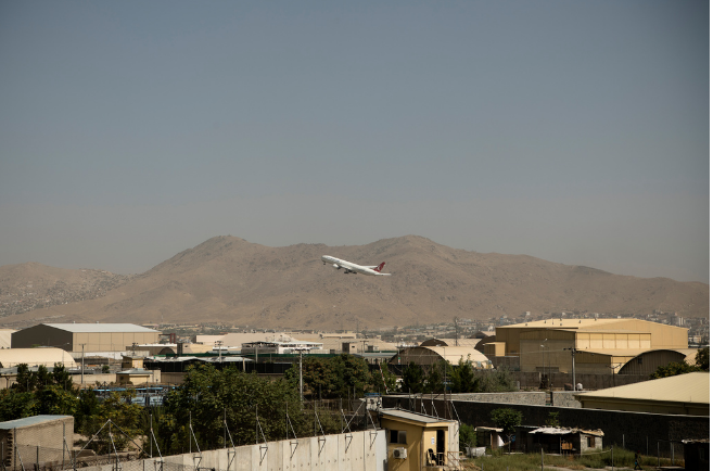 بالصور: مقتل 3 مواطنين أفغان برصاص القوات الأمريكية أثناء إجلاء دبلوماسييها