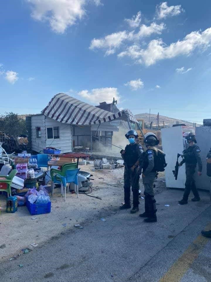 الخليل: الاحتلال يخطر بهدم ووقف العمل بمنزلين قيد الإنشاء