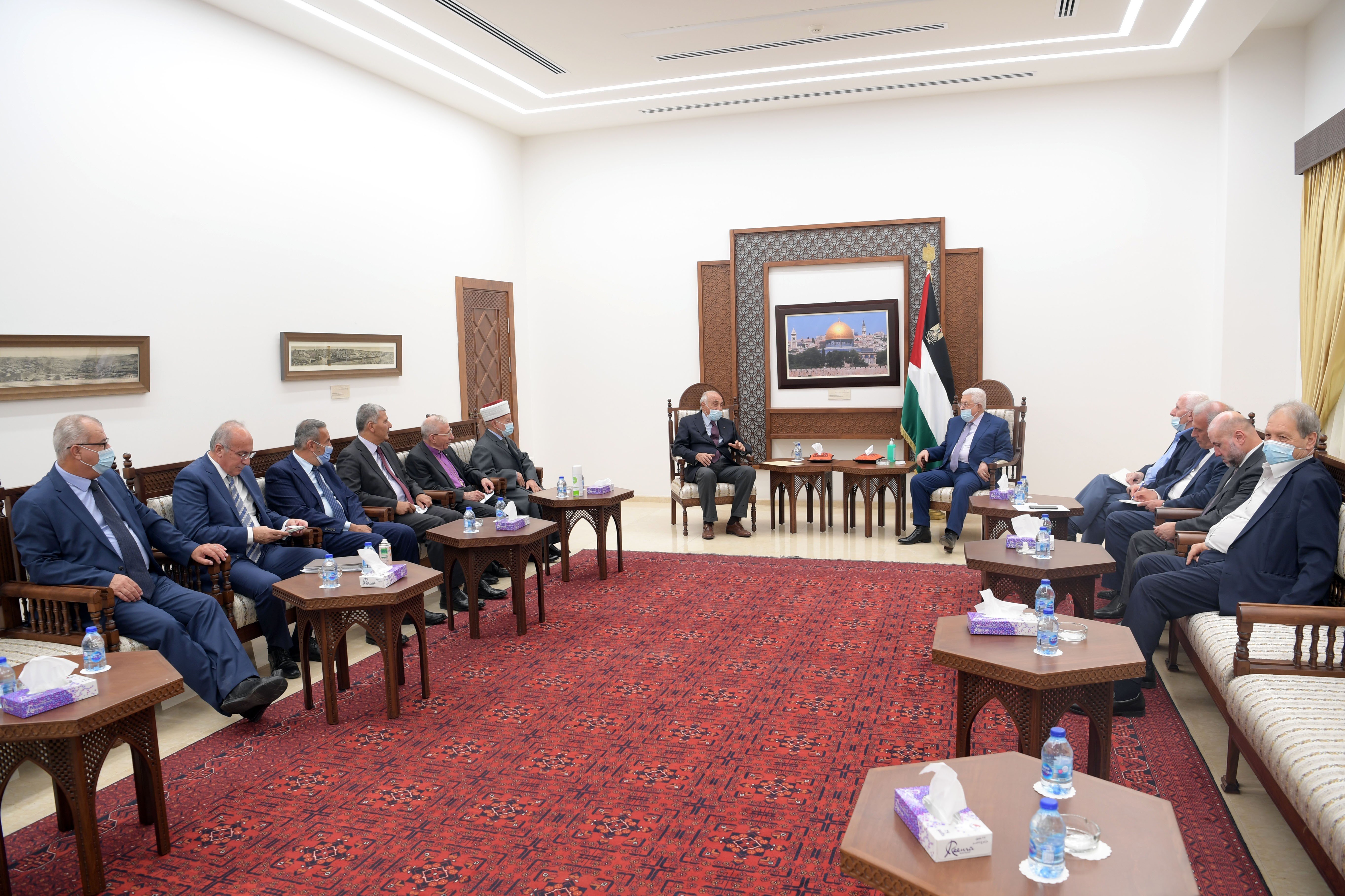 الرئيس عباس يستقبل وفدًا من هيئة النوايا الحسنة لإنهاء الانقسام