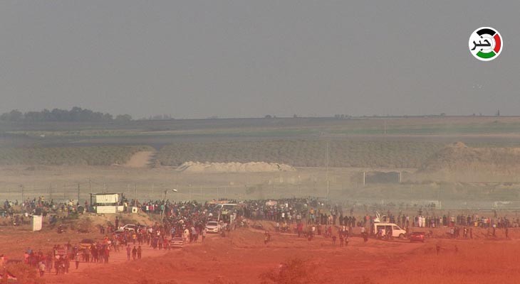 بالفيديو: أصيب به عدد من الشبان.. مهرجان جماهيري على حدود غزّة تزامناً مع ذكرى إحراق الأقصى