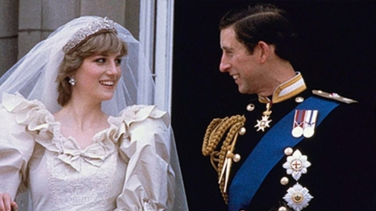 شاهدوا | بيع قطعة من كعكة زفاف "الأميرة ديانا" بسعر خيالي