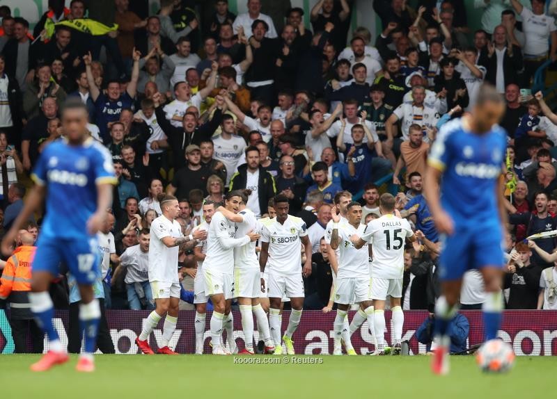 بالصور.. صاروخ رافينيا يقود ليدز لتعادل مثير مع إيفرتون