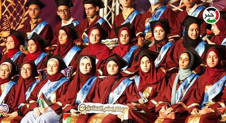 شاهد: متفوقتان من غزّة حصدتا ثمار النجاح وجمعتهما كلية الطب البشري