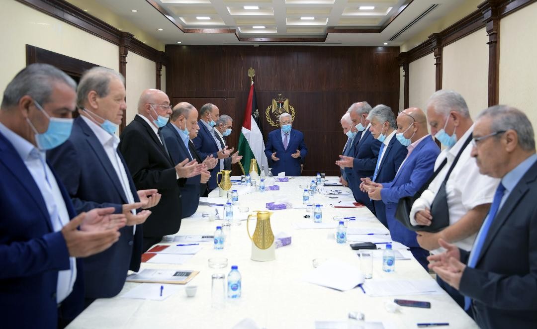 تعرّف على الملفات والمهام الموكلة لأعضاء اللجنة التنفيذية لمنظمة التحرير الفلسطينية!