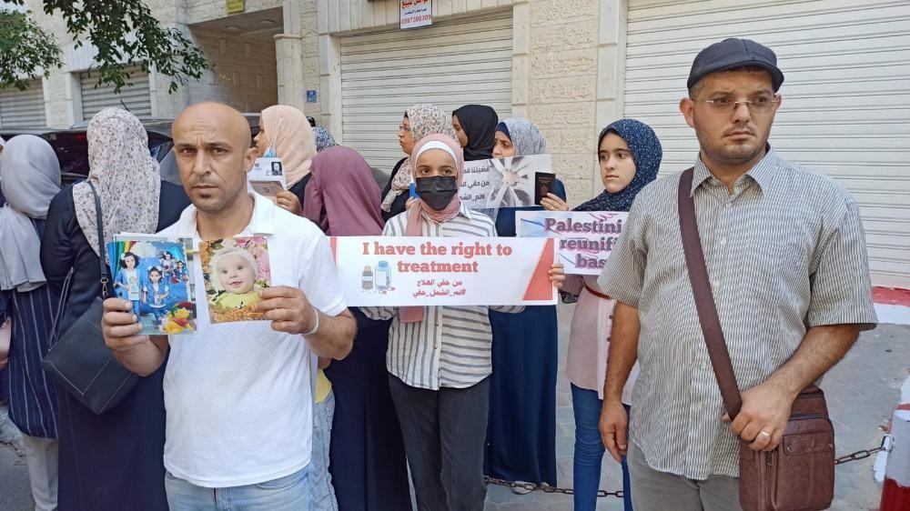 وقفة أمام مقر هيئة الشؤون المدنية برام الله للمطالبة بلم شمل العائلات