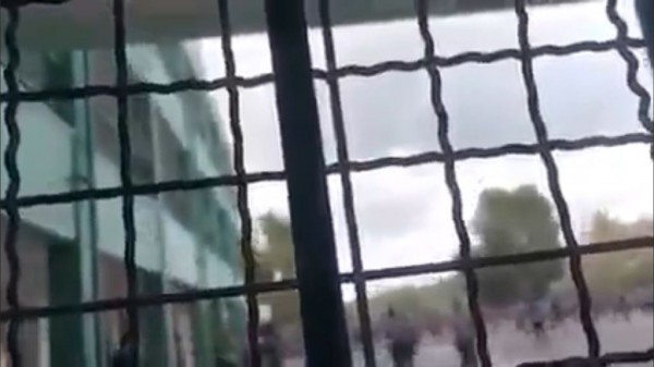 طلاب يعتدون بالحجارة على مدرسين في مدرسة شمال غزة