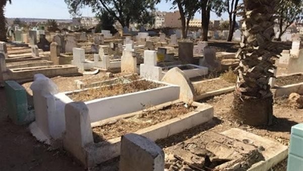 هل يرى الميت من يزوره عند قبره ويسمع حديثه