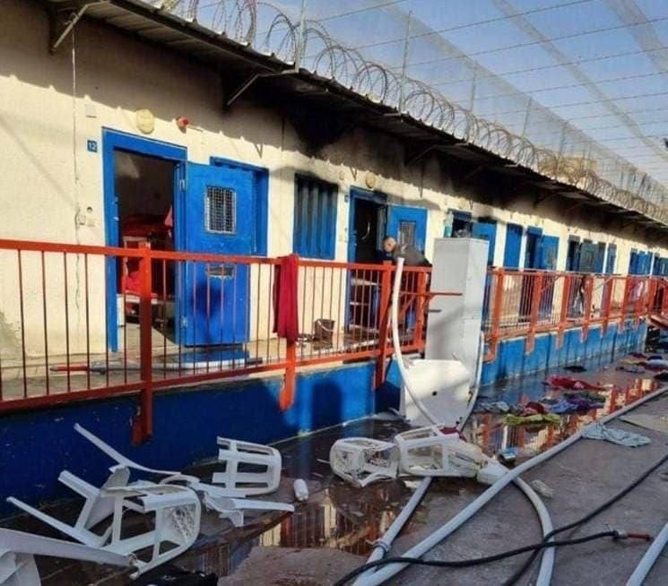 شؤون الأسرى: صواريخ المقاومة تسقط في محيط سجن "النقب"