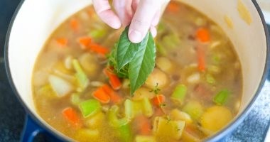 طريقة عمل شوربة الخضار بالشعرية