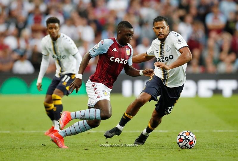 بالصور: أستون فيلا يذيق إيفرتون هزيمة ثقيلة