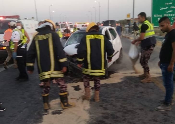 إصابة 9 مواطنين إثر حادث سير وقع شمال شرق القدس
