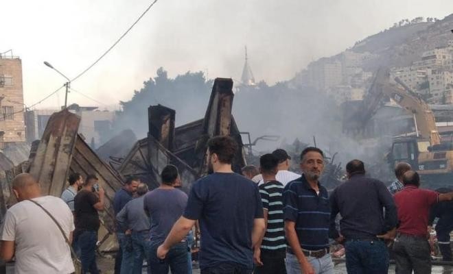 بالصور: نشوب حريق داخل سوق العتيق في نابلس
