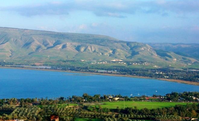 لهذا السبب.. الاحتلال يُغلق شاطئ بحيرة طبريا