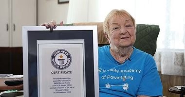 مسنة تبلغ من العمر 100 عام تدخل موسوعة جينيس فى رفع الأثقال