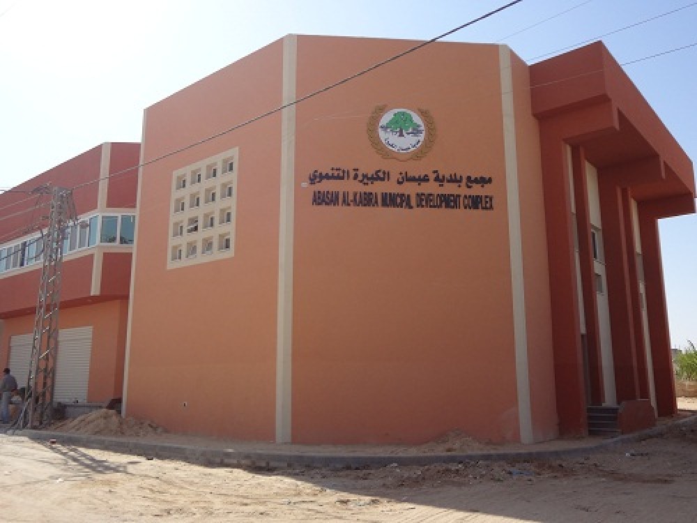 بلدية عبسان تُصدر تنويهاً حول تمديد حملة تسهيلات لأصحاب الحرف والصناعات