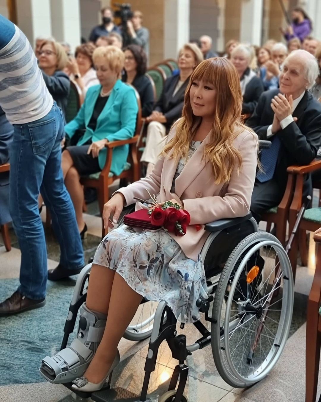 مغنية روسية تعود للمسرح بفضل هدية صديق لها بنصف مليون دولار