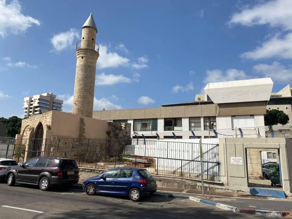 الكشف عن مخطط تهويدي يهدد المسجد الأبيض التاريخي في حيفا