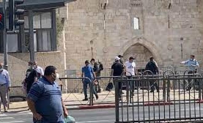 شرطة الاحتلال تنصب حواجز على مدخل باقة الغربية عقب عملية "نفق الحرية"