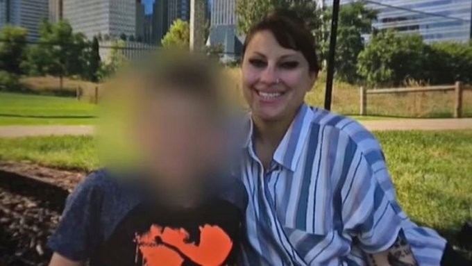 لامتناعها عن التطعيم ضد كورونا... أم أمريكية تحرم من حضانة ابنها