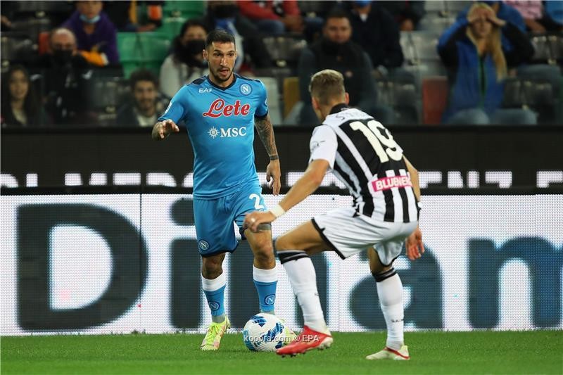 بالصور : نابولي ينتزع صدارة الدوري الإيطالي