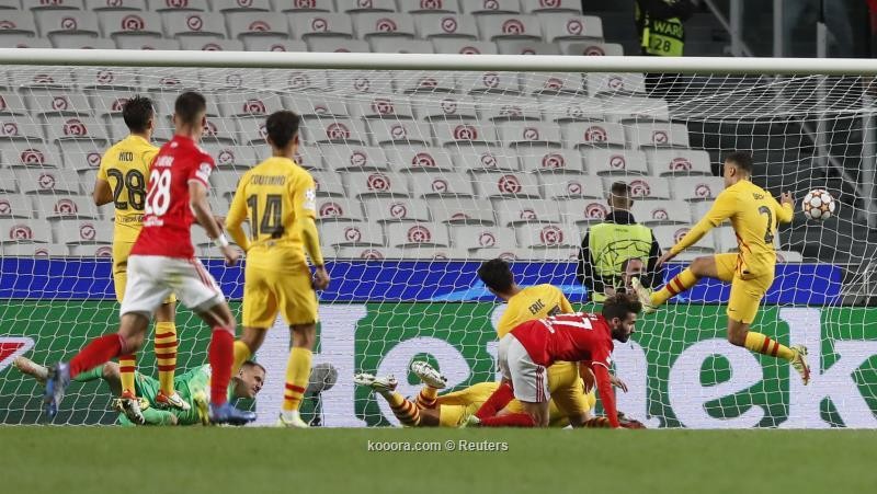 بالصور: بنفيكا يصدم برشلونة بثلاثية مهينة