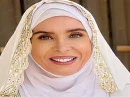 بعد من ظهورها بالحجاب... الراقصة دينا تظهر بالنقاب