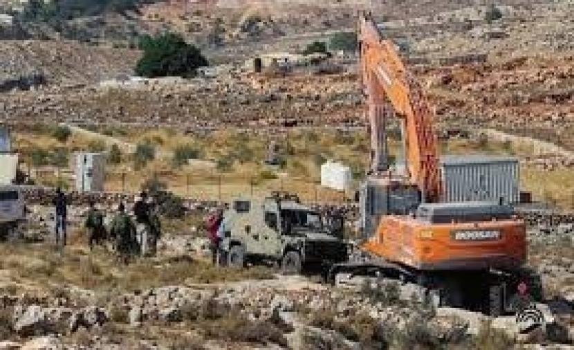 الاحتلال يستولي على جرافة شرق بيت لحم