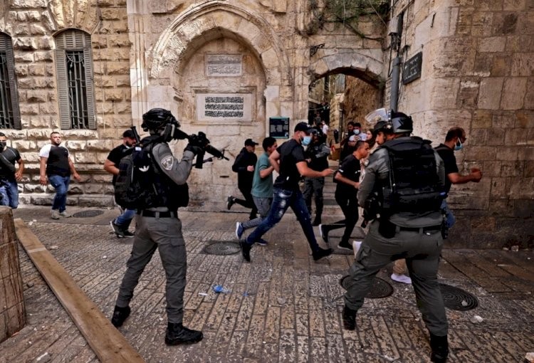 شاهد محدث.. شهيد برصاص الاحتلال بزعم تنفيذه عملية طعن في القدس