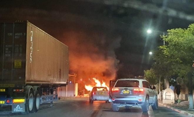 العثور على جثة شابة داخل سيارة مشتعلة في قرية ساجور بالداخل المحتل
