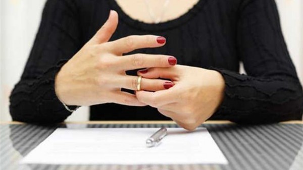 هل يقع الطلاق عند الحائض