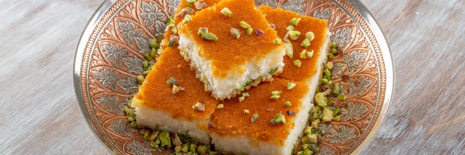 طريقة تحضير "البسبوسة بالقشطة" من المطبخ الكويتي