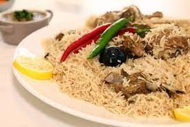 بالفيديو: طريقة عمل "الكبسة البيضاء" باللحم